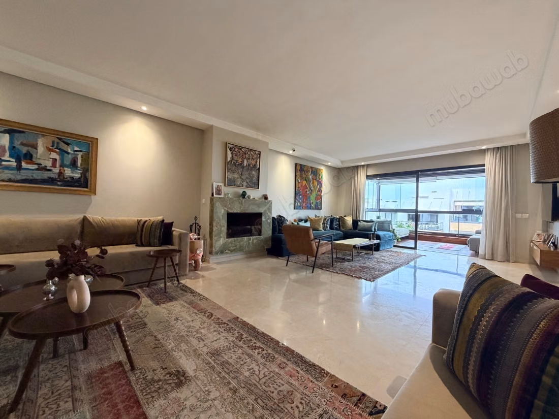 Stunning family apartment of 168 m² – 3 bedrooms – Gated residence