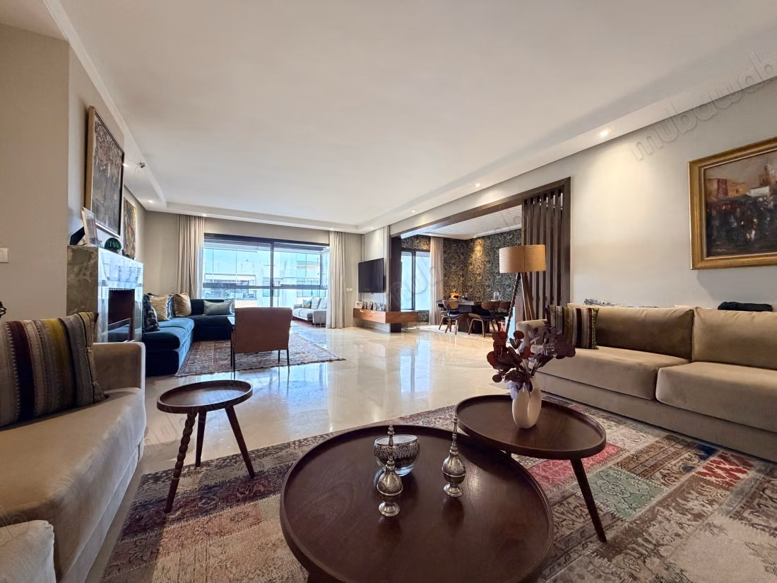 Stunning family apartment of 168 m² – 3 bedrooms – Gated residence