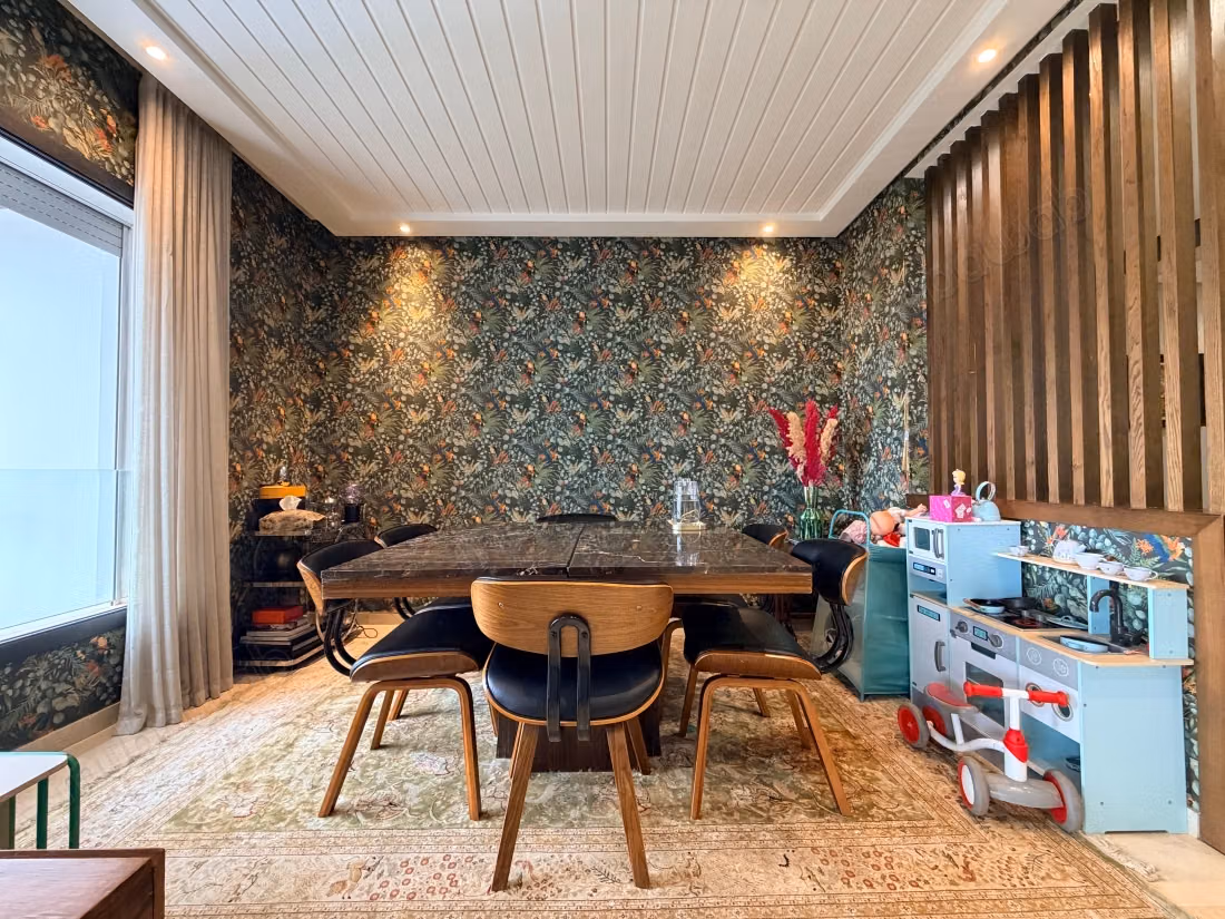 Stunning family apartment of 168 m² – 3 bedrooms – Gated residence