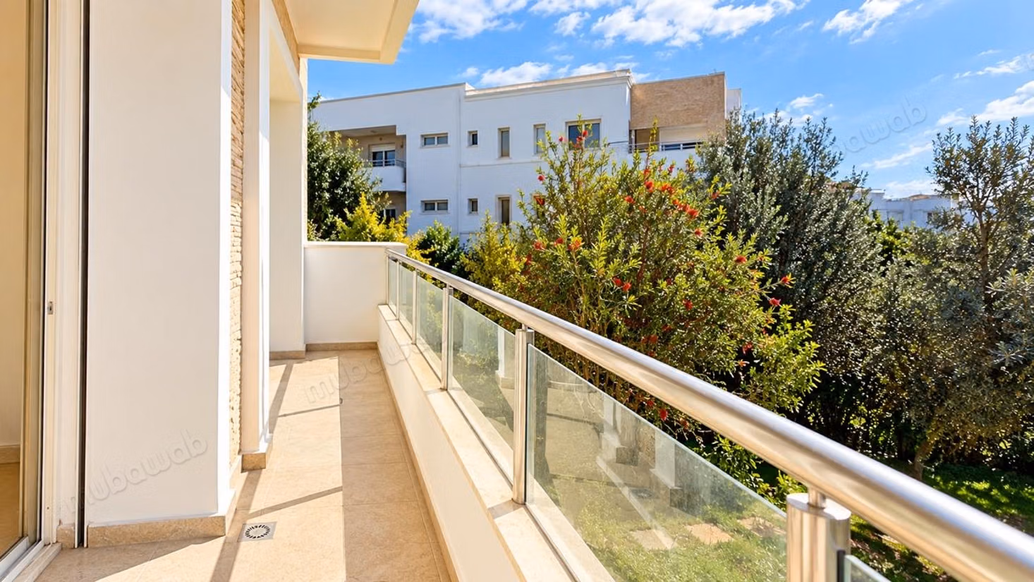 3-Faced Apartment with Terrace
