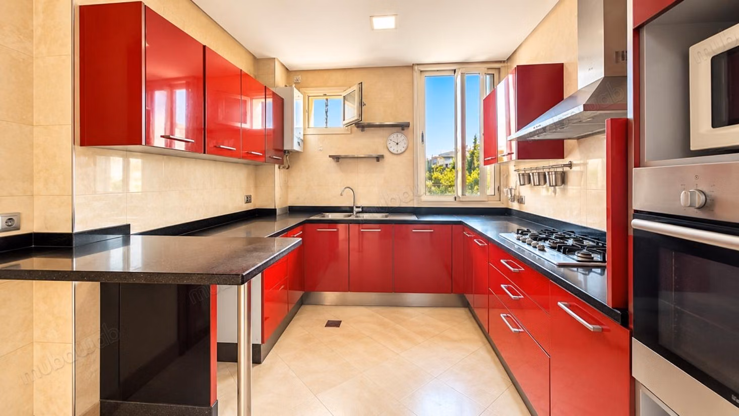 3-Faced Apartment with Terrace