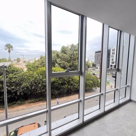 Bureau à Louer de 83.0 m² à Casablanca, Facultes Route D'El Jadida
