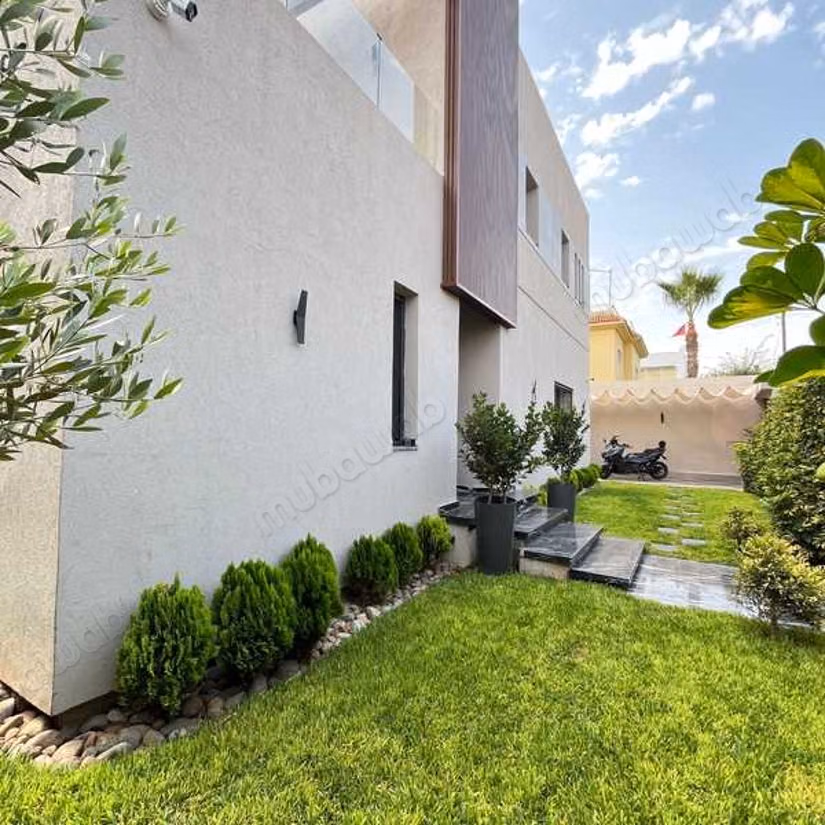 Local commercial à Louer de 463.0 m² à Casablanca, Racine