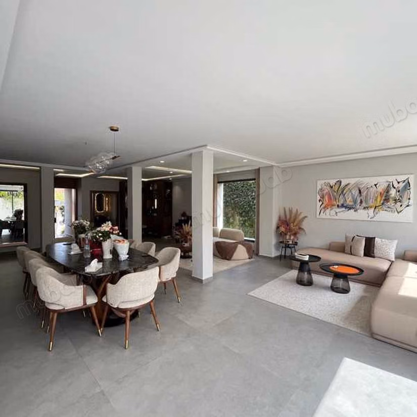 Local commercial à Louer de 463.0 m² à Casablanca, Racine