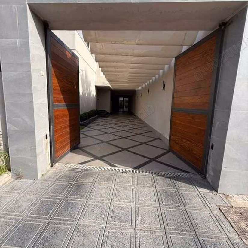 Local commercial à Louer de 463.0 m² à Casablanca, Racine