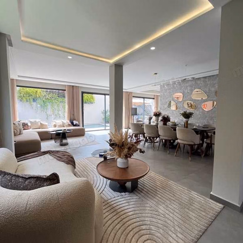 Local commercial à Louer de 463.0 m² à Casablanca, Racine