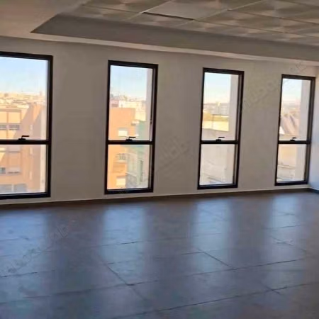 Bureau à Louer de 61.0 m² à Dar Bouazza,
Errahma