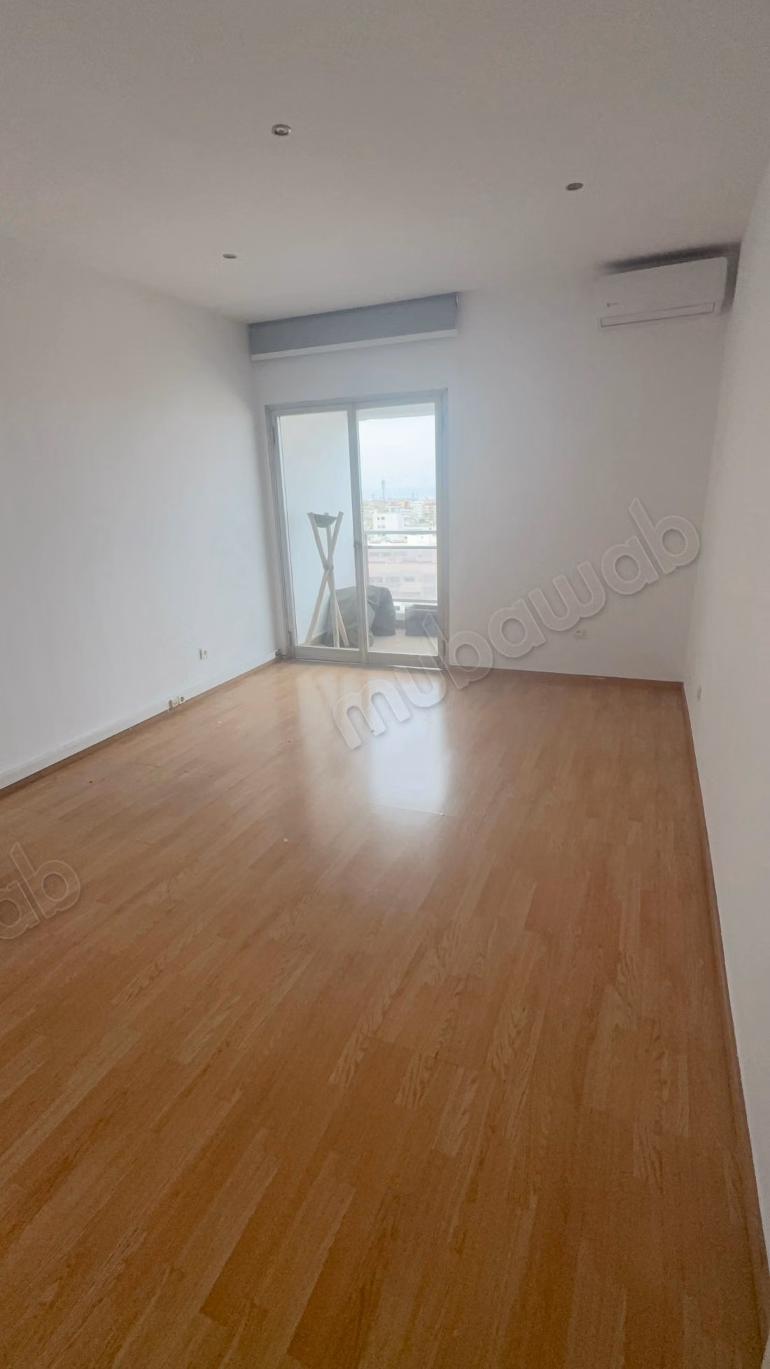 Très bel appartement en location à Lusitania. 
1 Pièce. Ascenseur et terrasse