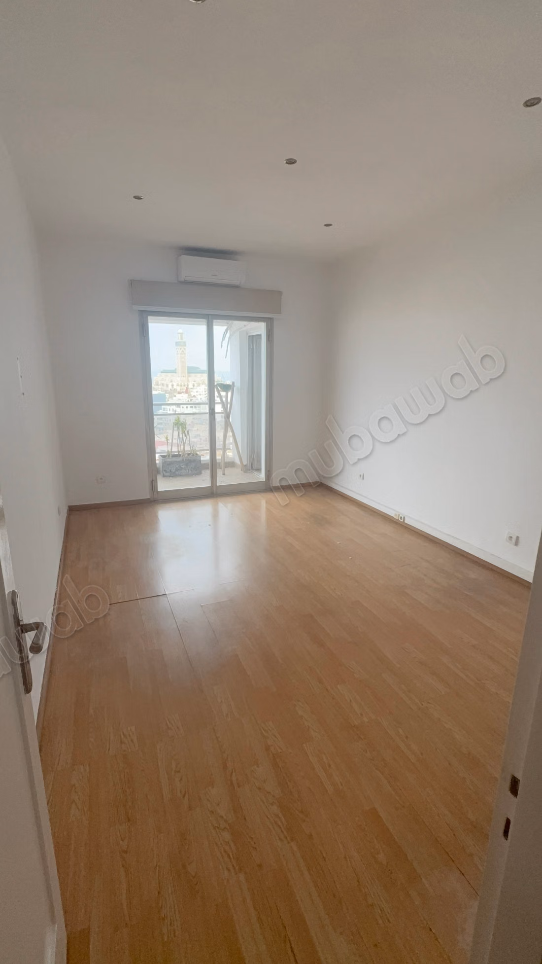 Très bel appartement en location à Lusitania. 
1 Pièce. Ascenseur et terrasse