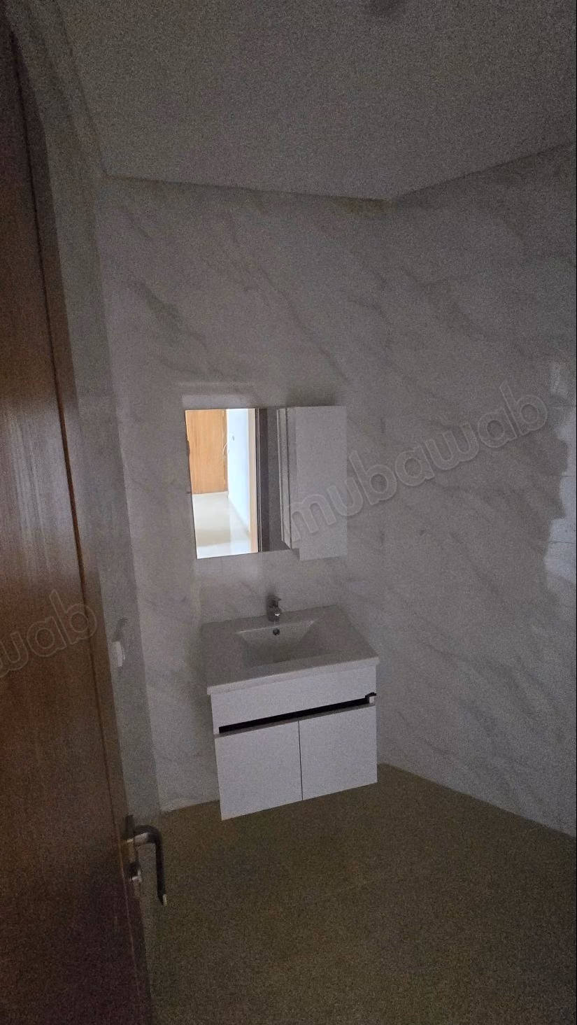 For sale: Apartment in the city. Area 56 m². Sturdy door, traditional Moroccan lounge