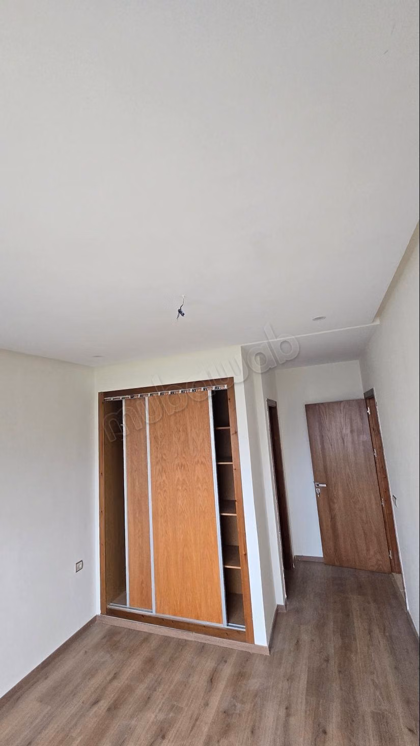 For sale: Apartment in the city. Area 56 m². Sturdy door, traditional Moroccan lounge