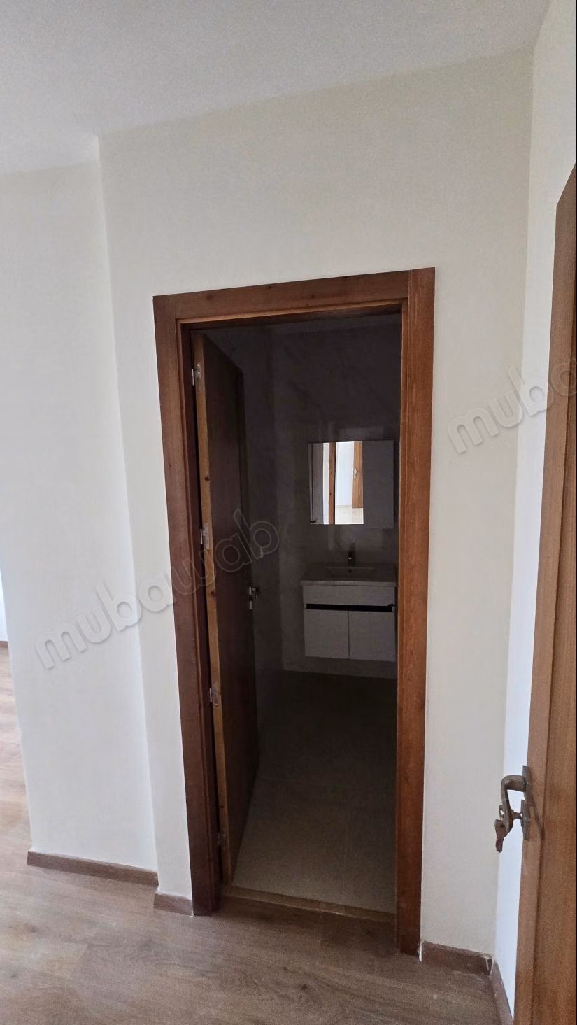 For sale: Apartment in the city. Area 56 m². Sturdy door, traditional Moroccan lounge