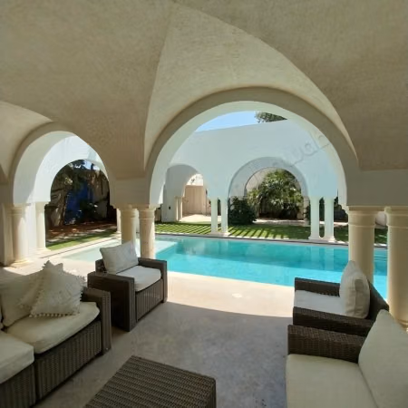 Superbe villa a sidi fradj soukra