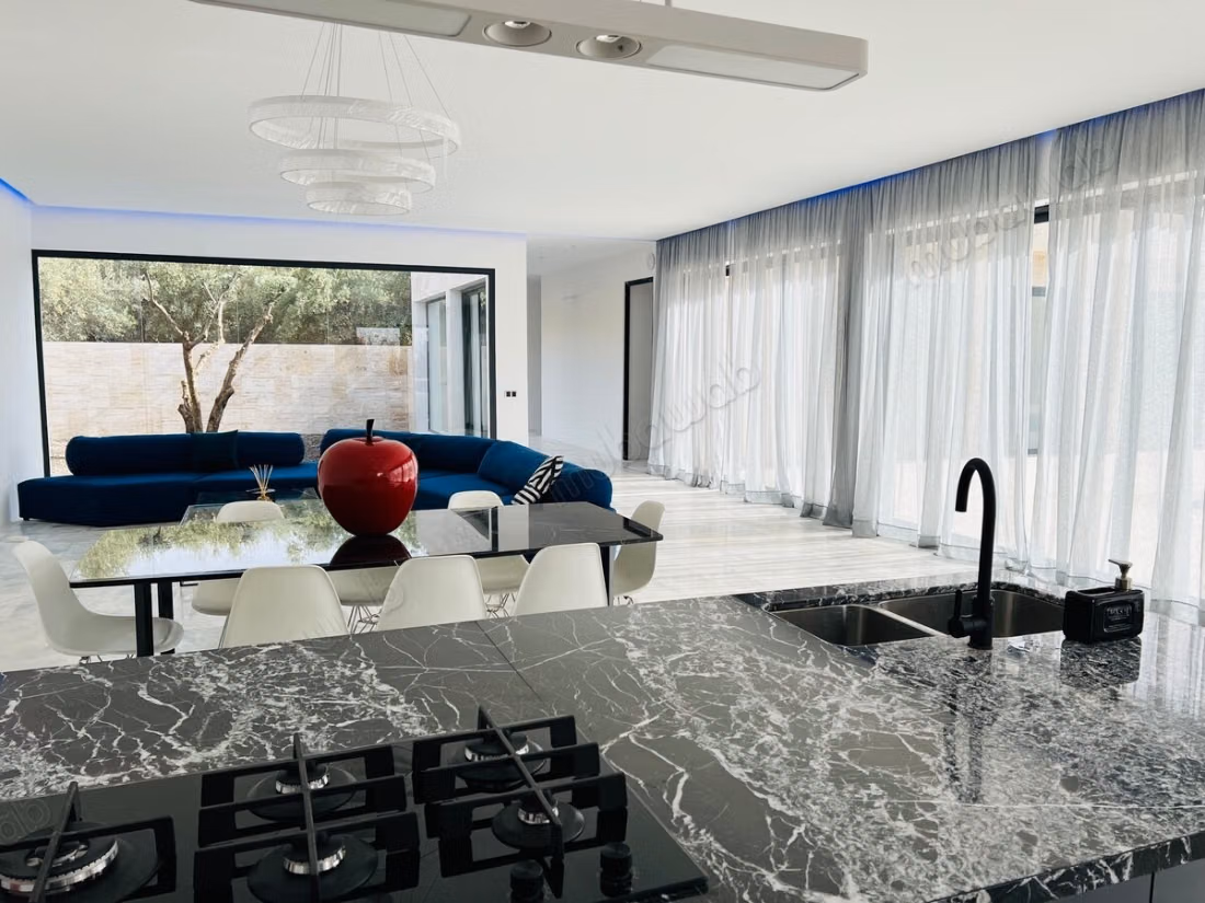 Belle villa moderne proche american school