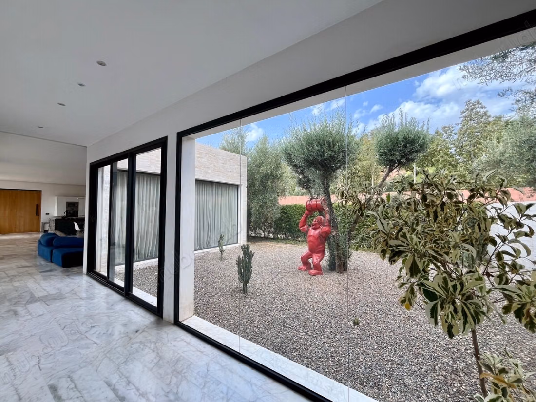 Belle villa moderne proche american school