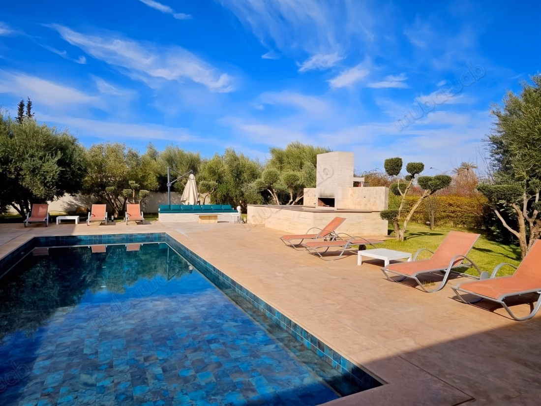 Belle villa moderne proche american school