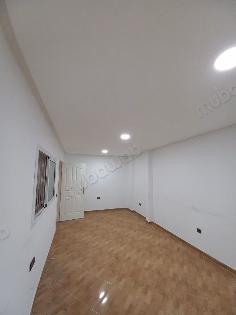 Local commercial 160 m² à louer – 2 façades, avenue principale