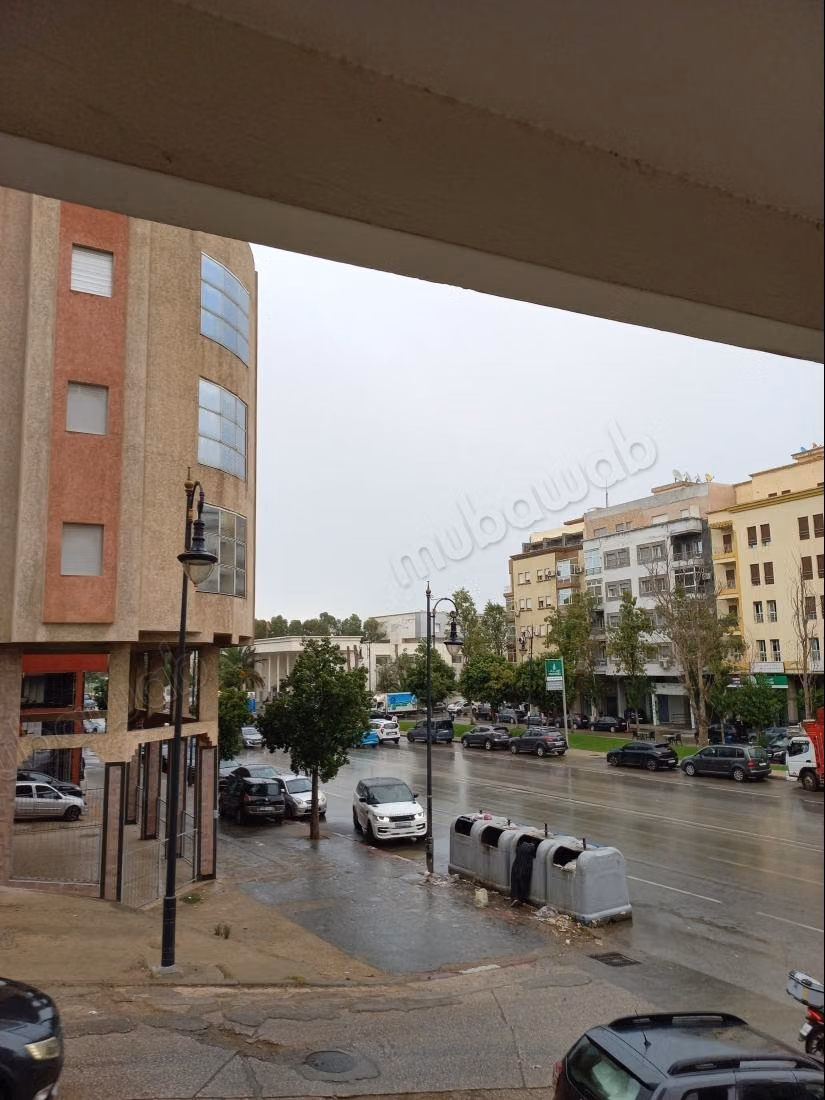 Local commercial 160 m² à louer – 2 façades, avenue principale