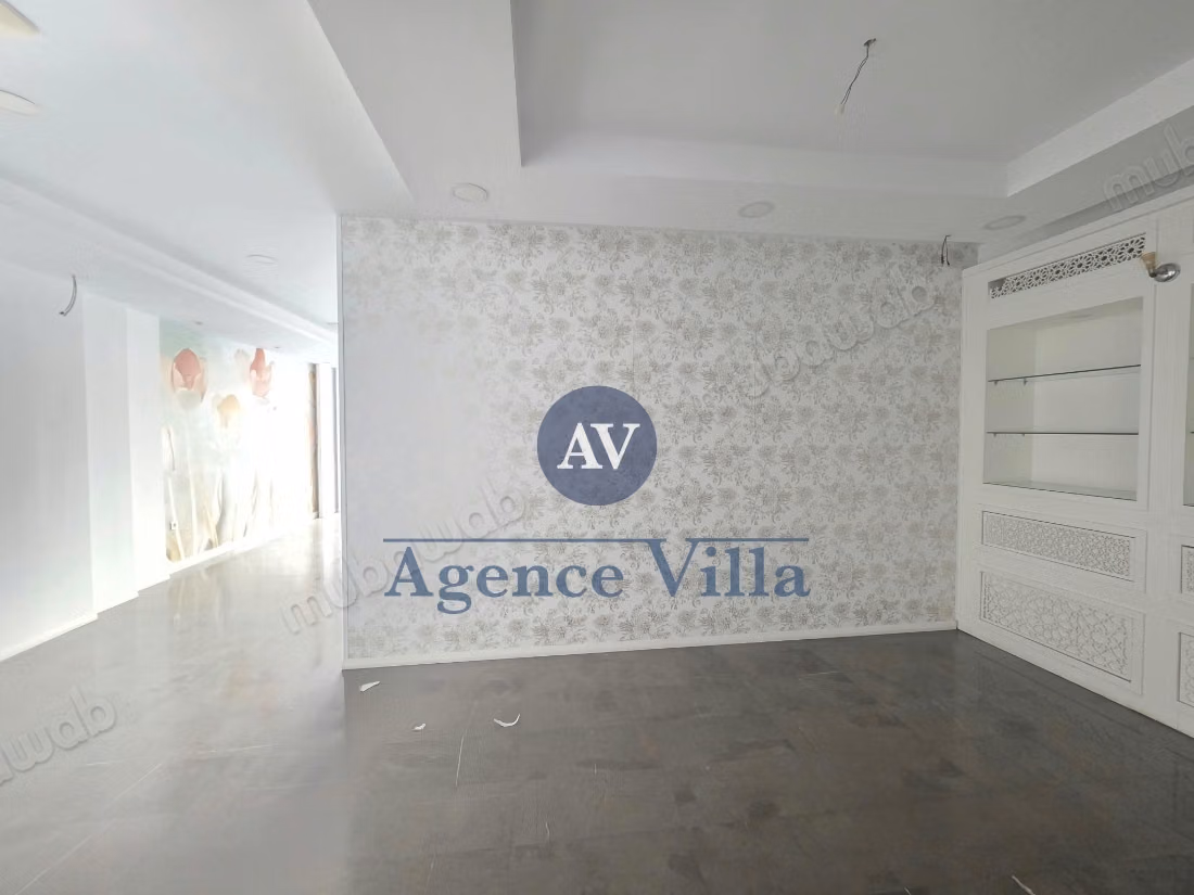 A louer un local commercial de 100 m² au Lac 1