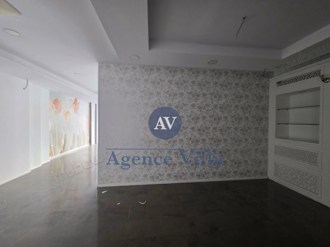 A louer un local commercial de 100 m² au Lac 1
