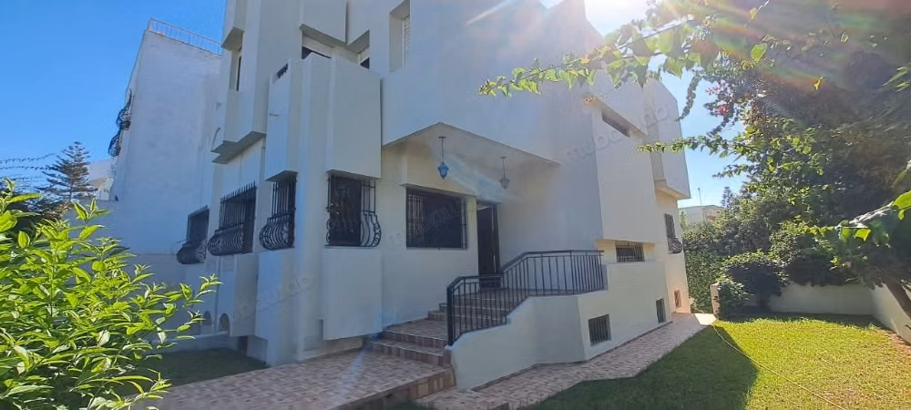 Belle villa a louer ain diab en tres bon etat