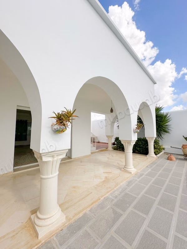 A vendre VILLA D’EXCEPTION à Hammamet