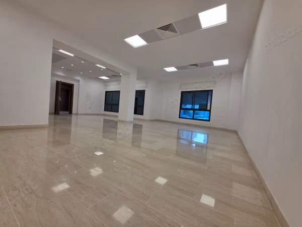 Open space of 126 m² in Montplaisir