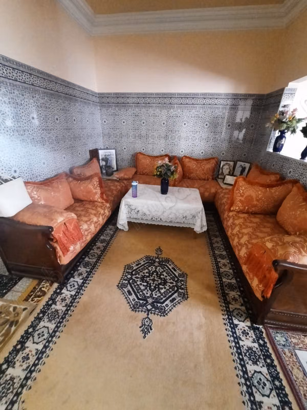 Maison à l'achat à Jamila 5.
Superficie 280 m².
Salon traditionnel