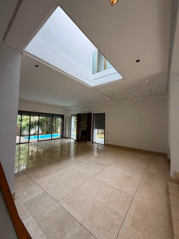 Moderne bijna nieuwe villa te huur in Ain Diab