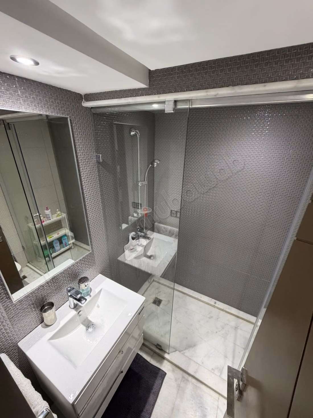 High-end apartment of 136 m² in the city center