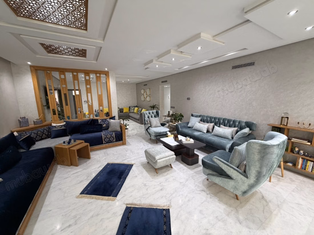 High-end apartment of 136 m² in the city center