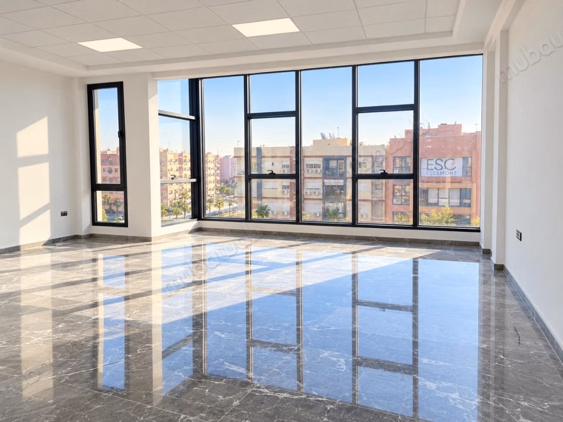 Bureaux à vendre à Izdihar. Surface totale 75 m²