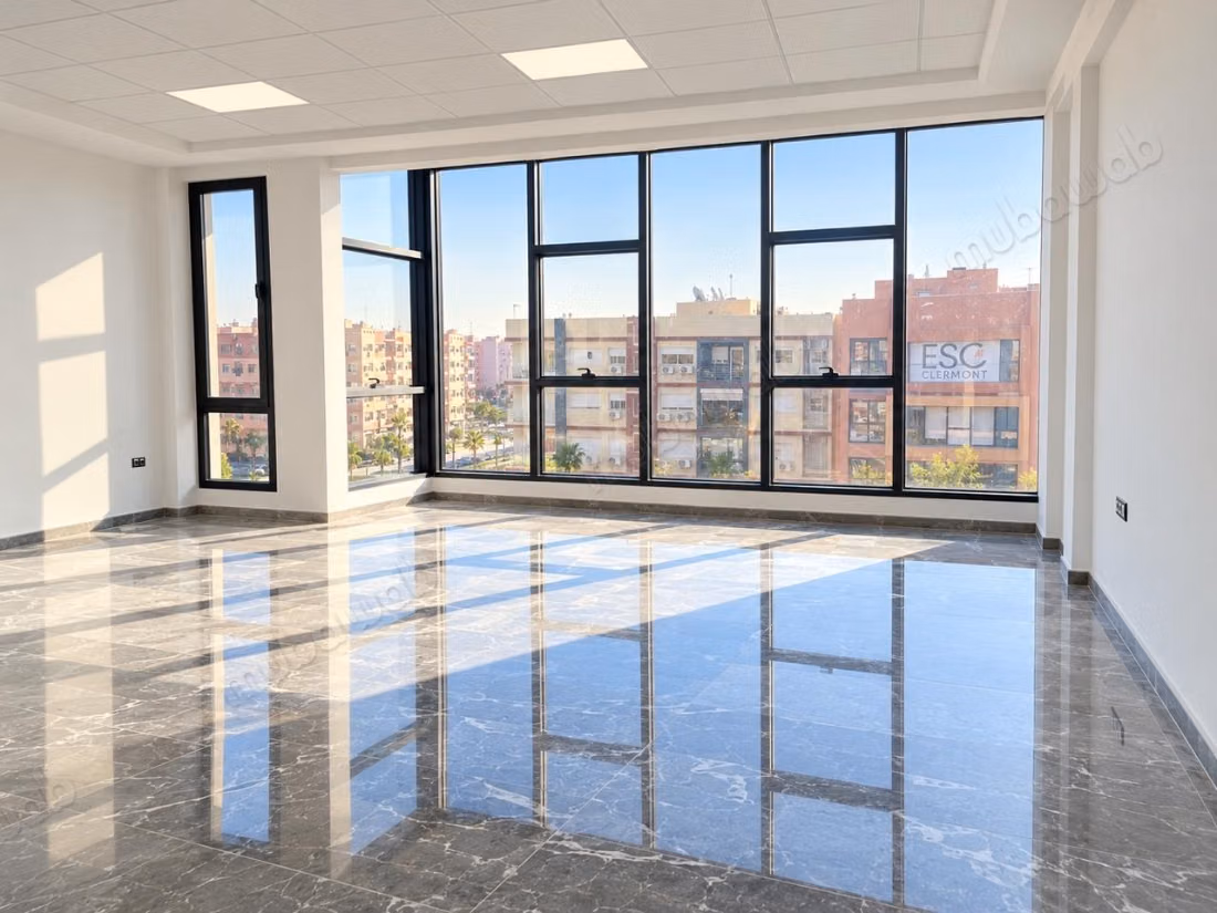 Bureaux en vente à Izdihar. Superficie 100 m²