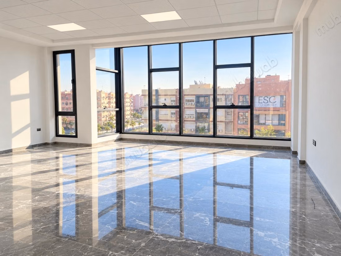Bureaux à vendre à Izdihar. Surface totale 117 m²