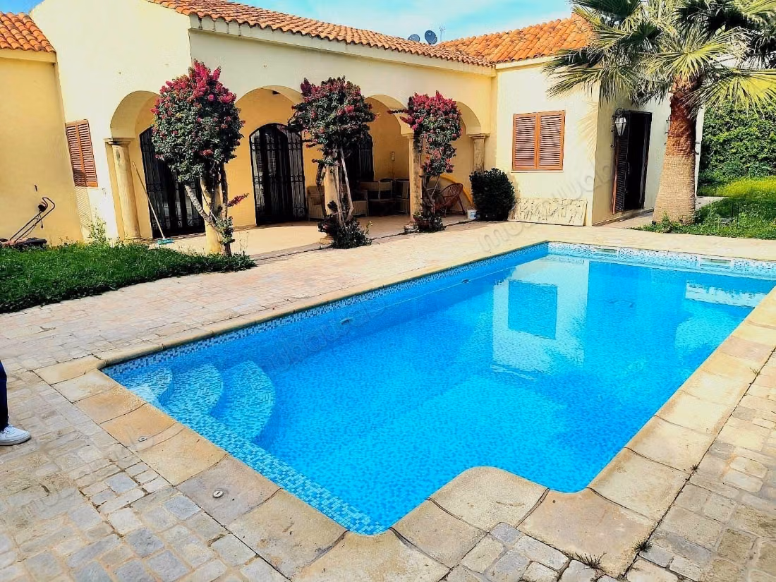 Villa S4 con giardino e piscina