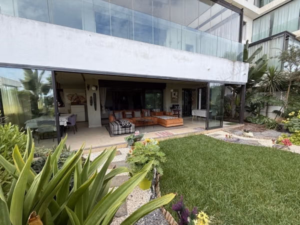 T4 garden level of 386m² 3 bedrooms and staff room