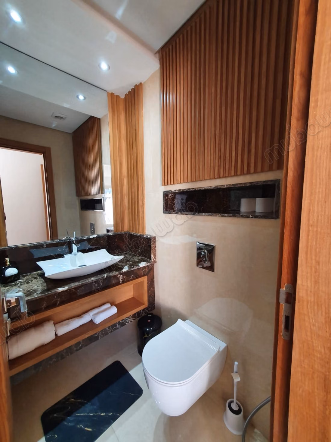 Apartment for rent with terrace at CFC