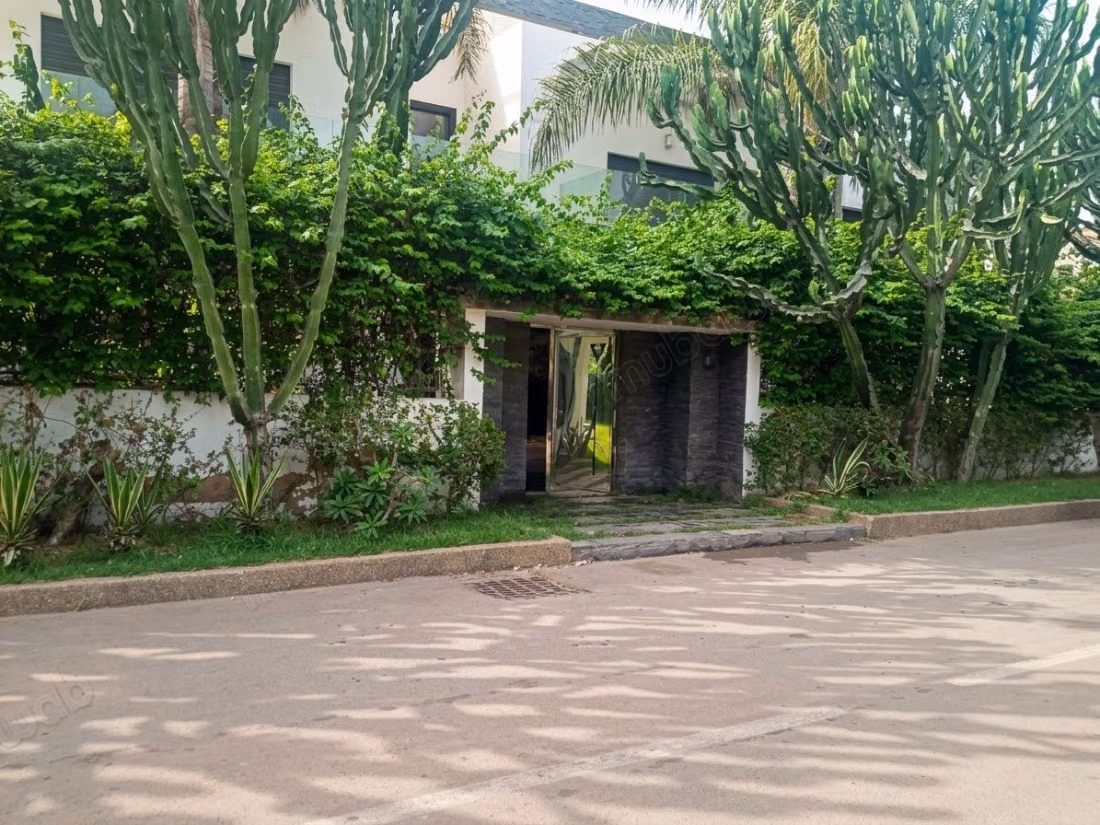 Luxury finished villa for sale - Boulevard de la Mecca