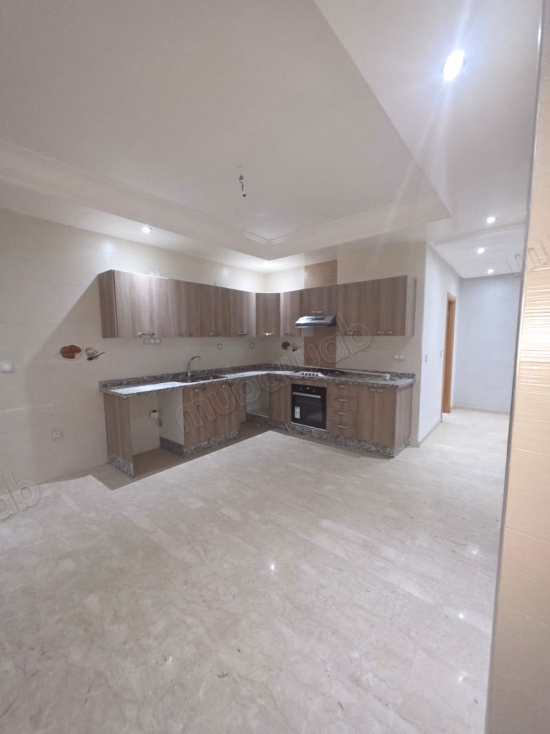 Wonderful apartments for sale in Oasis. 3 excellent rooms