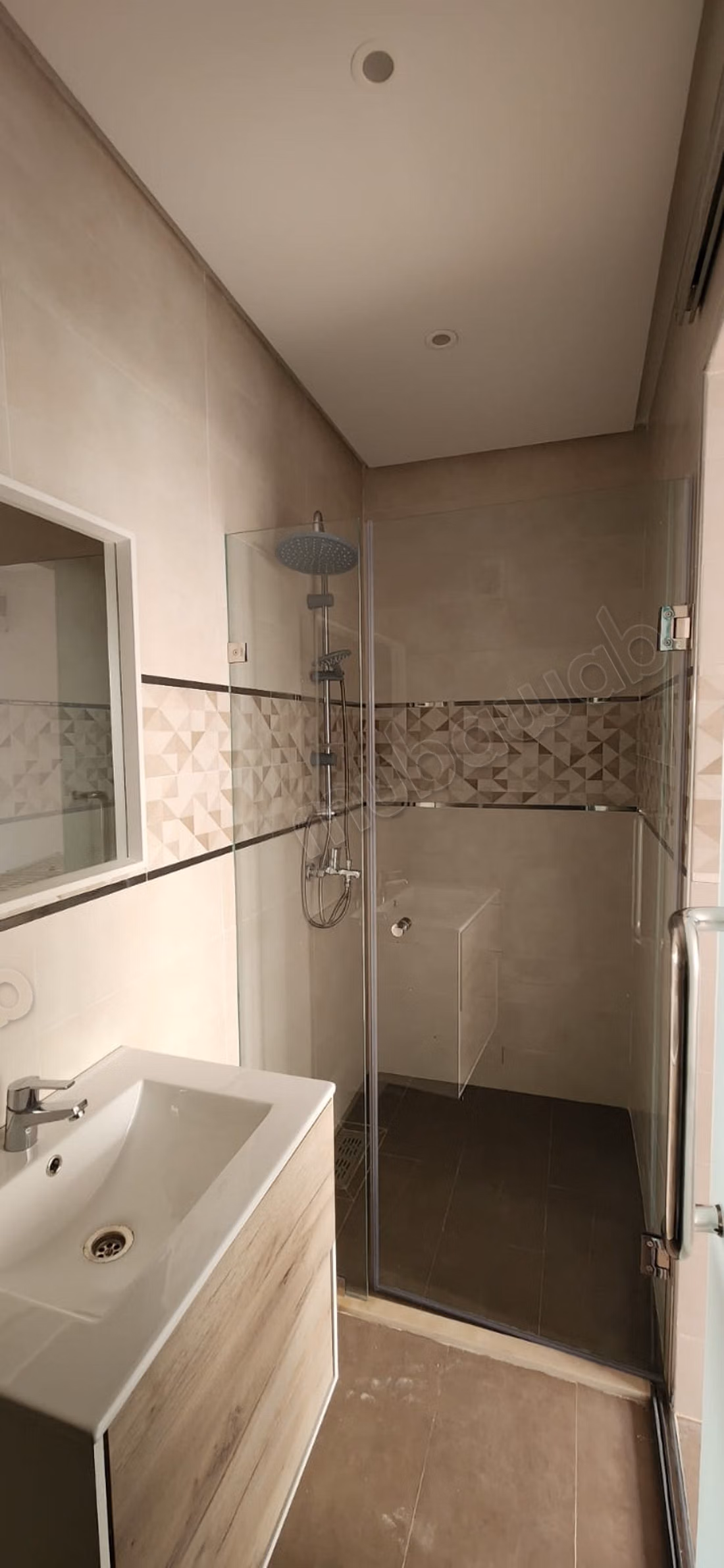 Modern apartment with terrace and communal pool for rent Oasis