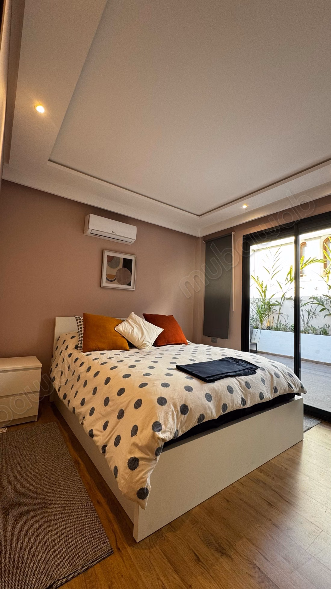 Modern apartment with terrace and communal pool for rent Oasis