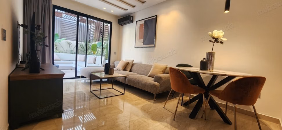 Modern apartment with terrace and communal pool for rent Oasis