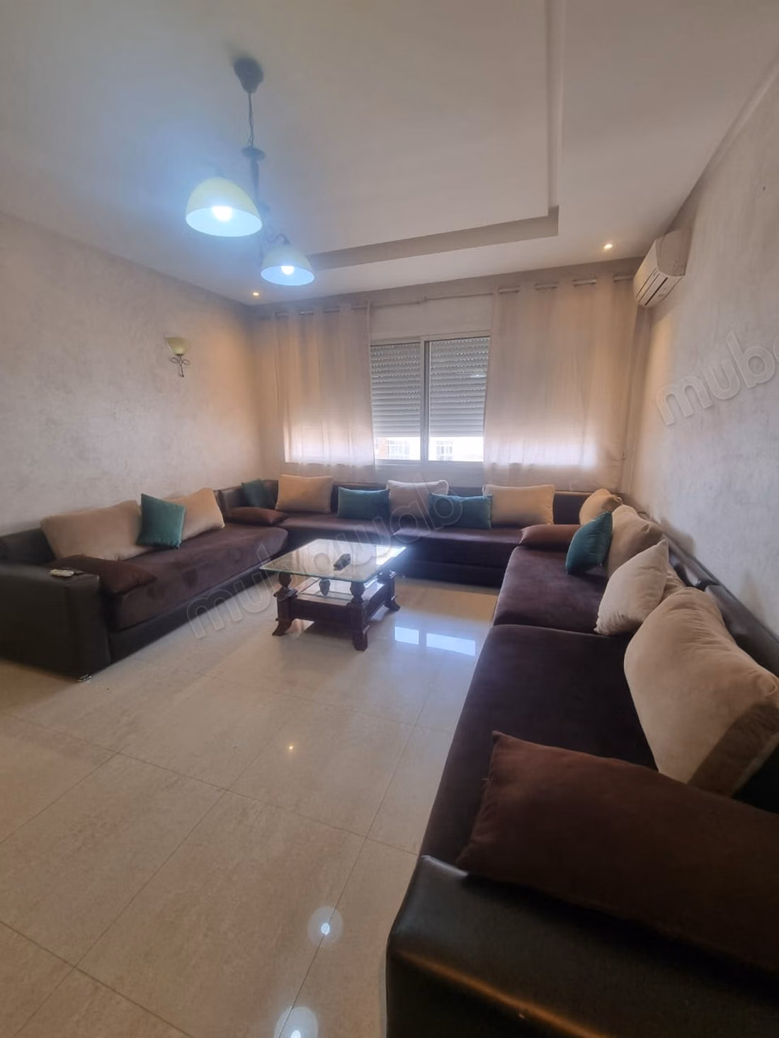 Appartement merveilleux à louer dans le quartier Mohammedi. 2 pièces. Salon marocain typique, résidence sécurisée