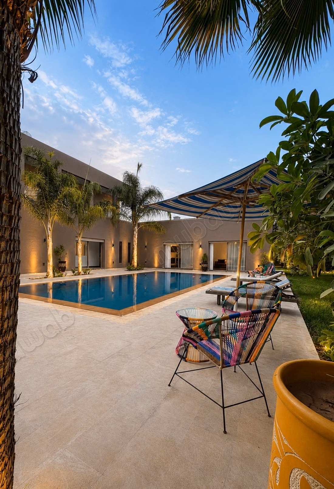 Fabuleuse villa à louer dans la Route de Fez. 5 belles chambres. Piscine, climatisation
