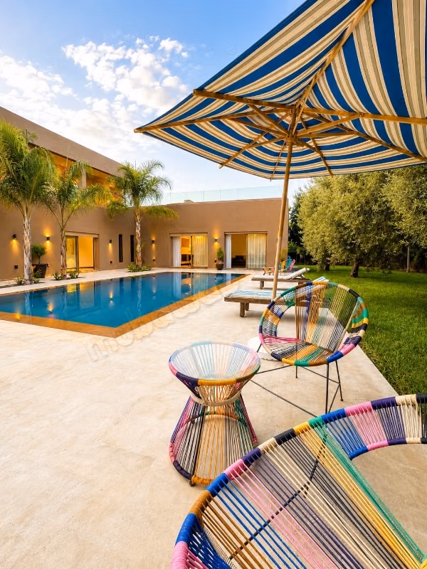 Fabulous villa for rent in Route de Fez. 
5 lovely rooms. 
Swimming pool, air conditioning