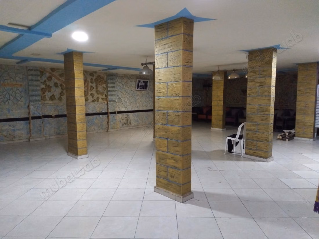 Venta de local comercial en Hay Moulay Rachid 3. Superficie total 244 m². Servicio de conserjería, aire acondicionado