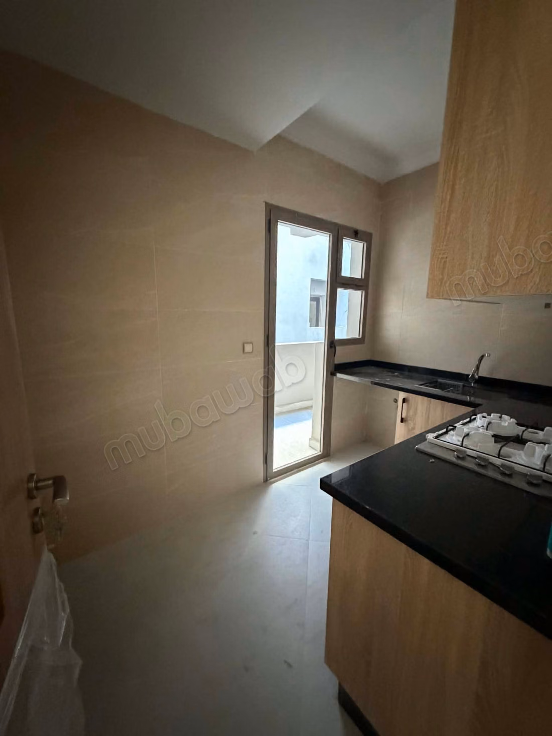 Bel appartement en location à Hay Hassani. 
2 belles chambres. 
Ascenseur et garage