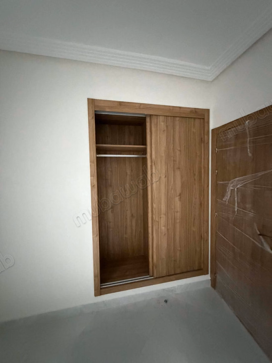 Bel appartement en location à Hay Hassani. 
2 belles chambres. 
Ascenseur et garage