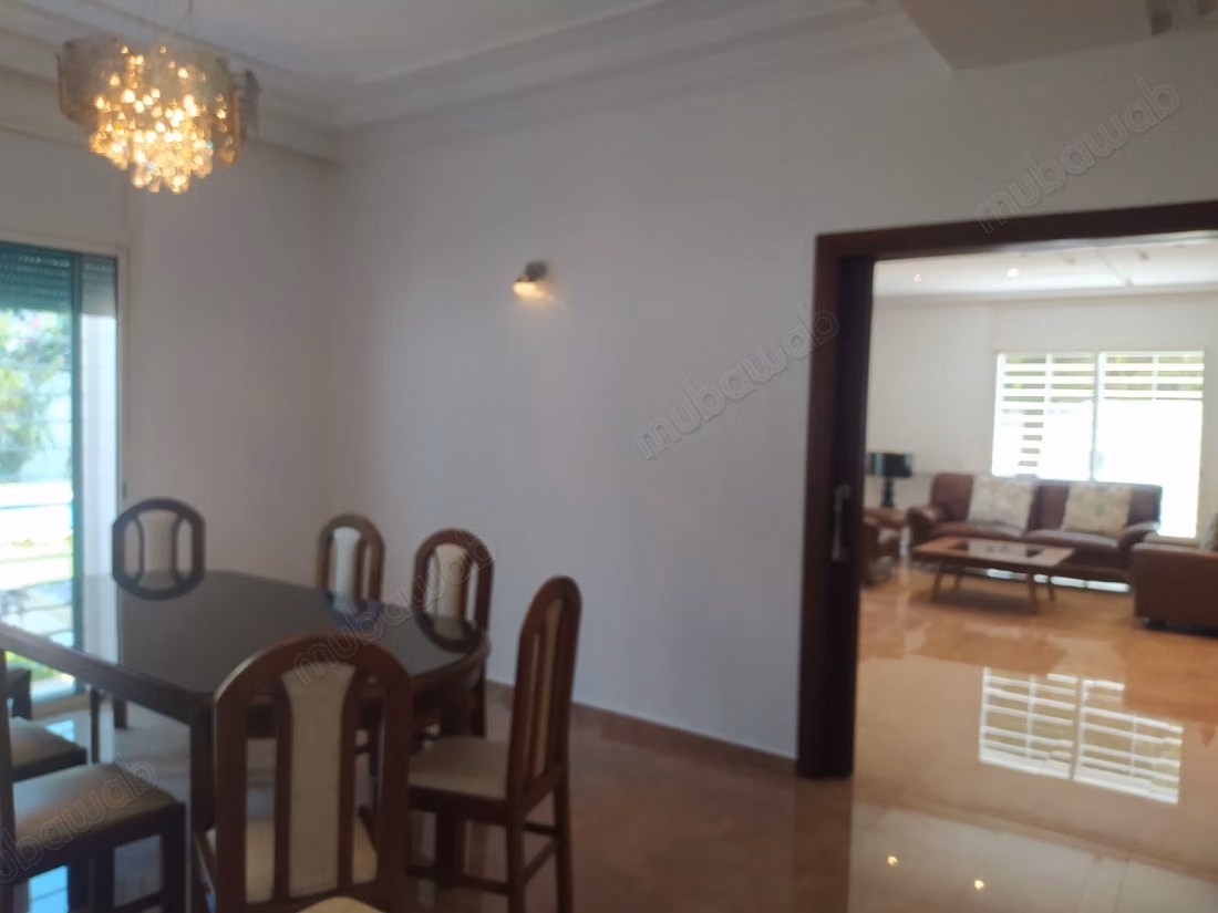 Stunning villa for sale in Hay El Menzah. 8 comfortable rooms. Beautiful terrace and garden