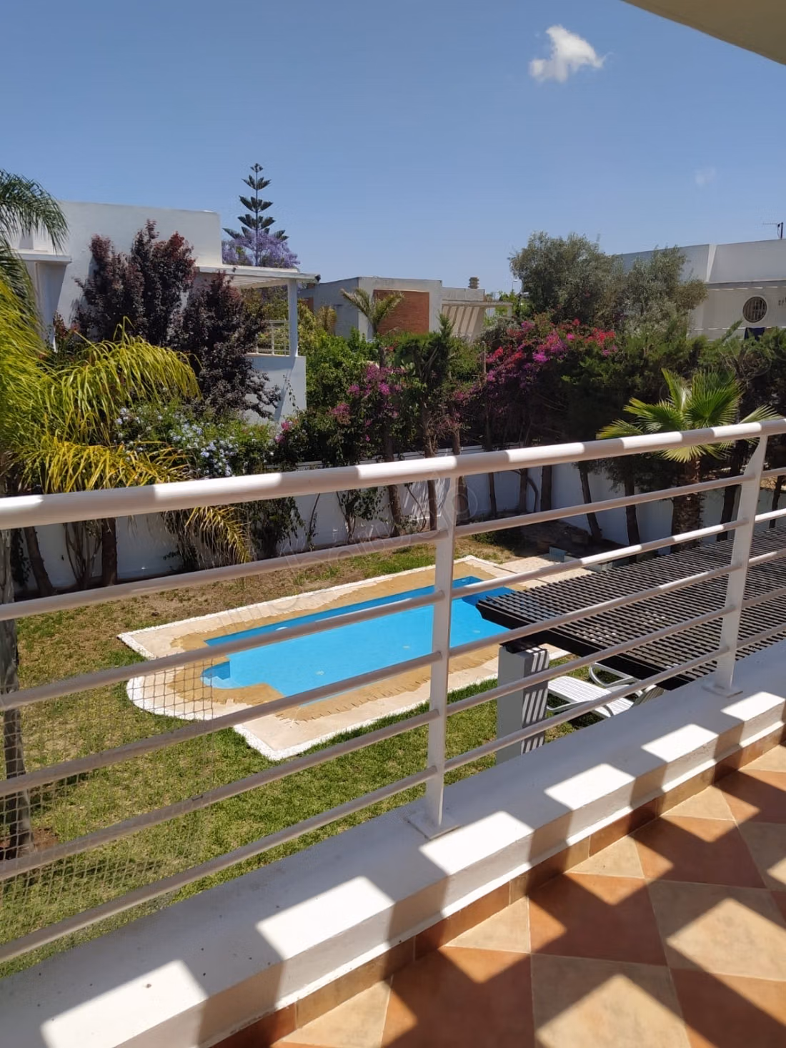 Stunning villa for sale in Hay El Menzah. 8 comfortable rooms. Beautiful terrace and garden